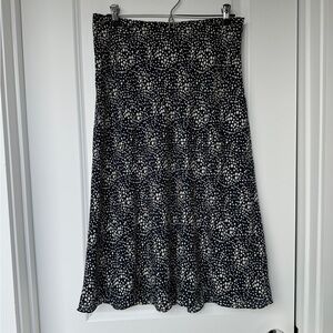 LIKE NEW 100% Silk Lined A Line Skirt